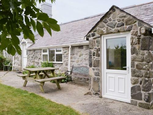 Cyll Y Felin Fawr 2