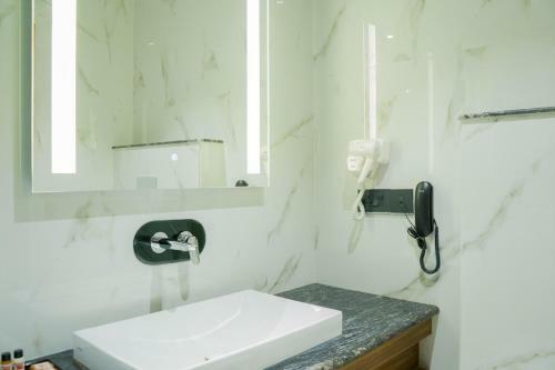 Hotel Clarks Inn Suites Kangra