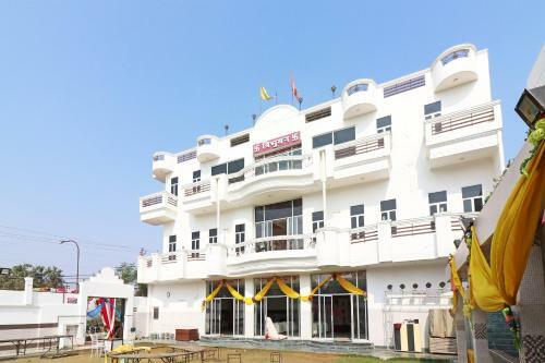 Hotel Oyo 26764 Tribhuvan Palace
