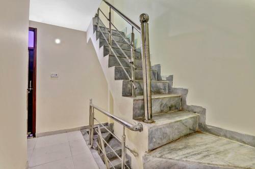 Oyo Flagship 84727 Hotel Shiva Residency