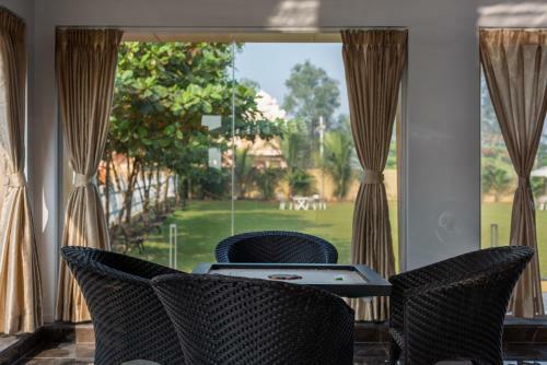 Hotel Paramount Riverfront Resort & Spa, Karjat