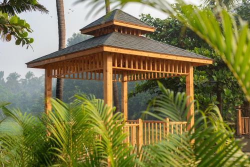 Hotel Paramount Riverfront Resort & Spa, Karjat