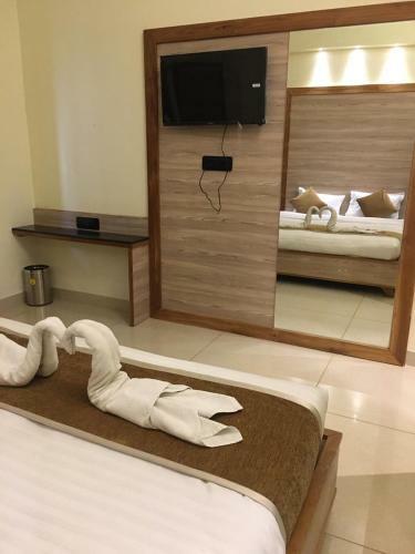 Hotel New Golden Veena - Talhati Pond