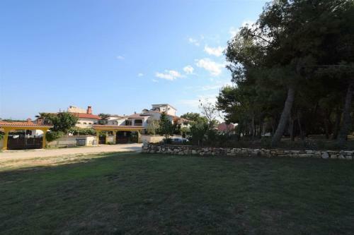 Apartment Liljana With Shared Swimming Pool
