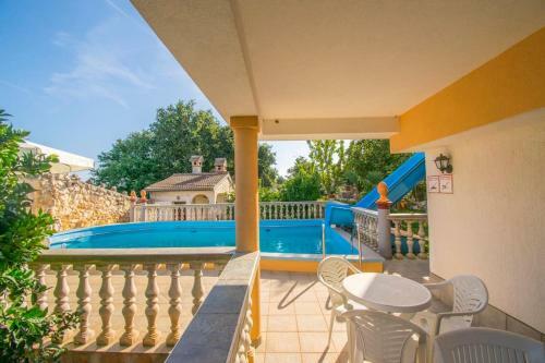 Apartment Liljana With Shared Swimming Pool