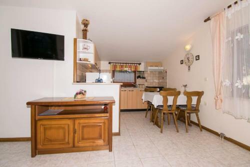 Apartment Liljana With Shared Swimming Pool