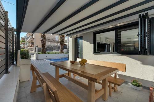 Lulani Pool Apartment
