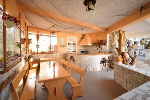 Apartment Ivo With Shared Swimming Pool