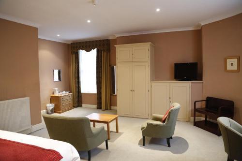 The Crown Hotel Stone