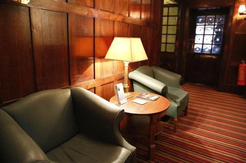 The Crown Hotel Stone