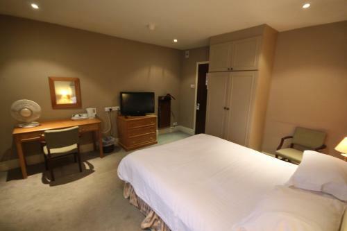 The Crown Hotel Stone