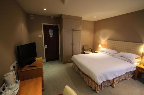 The Crown Hotel Stone
