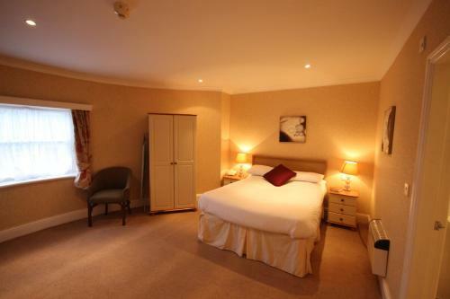 The Crown Hotel Stone