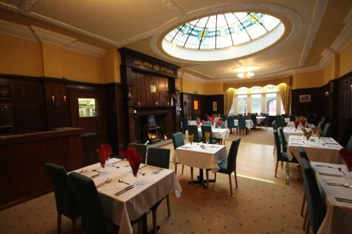 The Crown Hotel Stone