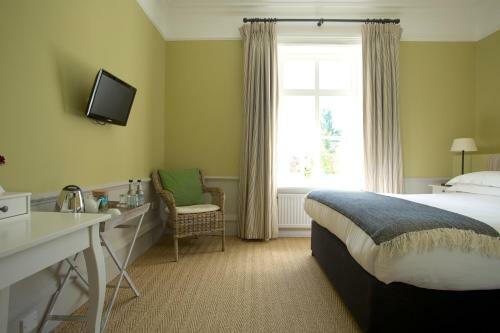 The Manor At Sway ? Hotel, Restaurant And Gardens