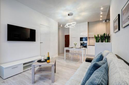 Live & Travel Apartments Number 1