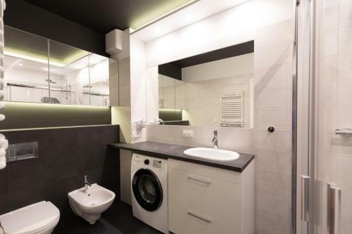 Apartlogy Aura2 78 - Experience Intelligent Living While Travelling
