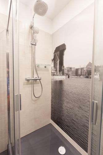 Apartlogy Aura2 78 - Experience Intelligent Living While Travelling
