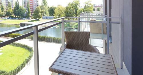Apartlogy Aura2 105 - Experience Intelligent Living While Travelling