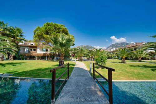 1 Bedroom Seafront Apart W/pool, Garden, Free Wifi