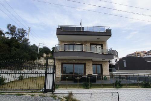 Ku?adas? M�stakil Villa