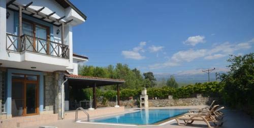 Villa Sleeps 6, Private Pool.close To Town.