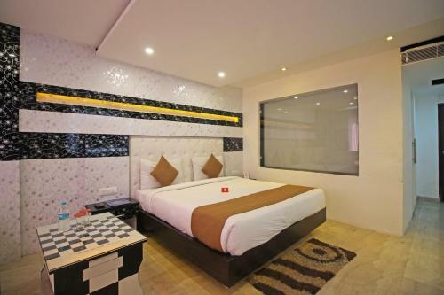 Hotel Oyo 4964 Golden Oyster Suites