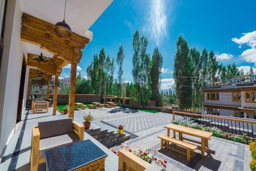 Samaya Hotel