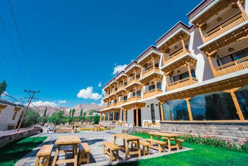 Samaya Hotel