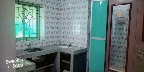 Dacklo's Guest House