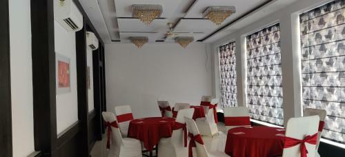 Hotel Elora Lords Eco Inn , Lucknow