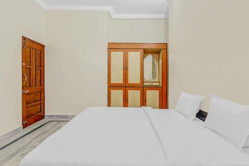 Hotel Oyo Flagship 86288 Amrit Palace