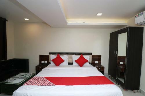 Vaccinated Staff- Oyo Flagship 30884 Hotel Lr Regency