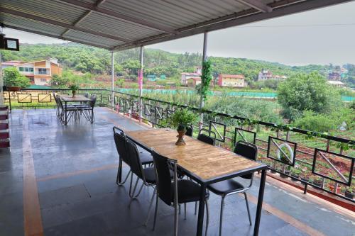 3 Bhk Lingmala Villa W Common Pool