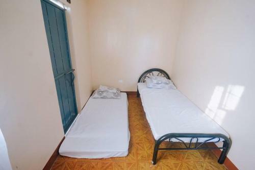 Tipolo White House