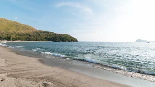 Hotel Reddoorz Hostel @megans Paradisio Beach Resort