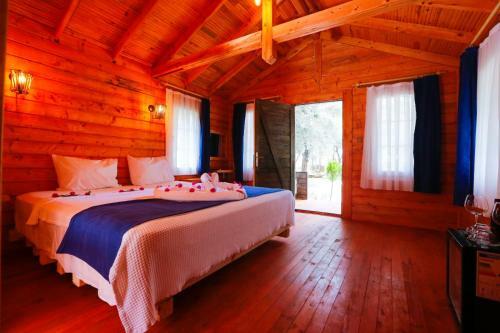 Hotel Green Pine Bungalows & Beach Luxury Concept
