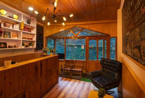 Robinhood Travel Hostel