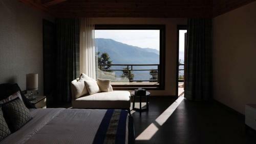 An Extravagant Luxurious Pushp Villa Overlooking The Ganges And Rishikesh Valley