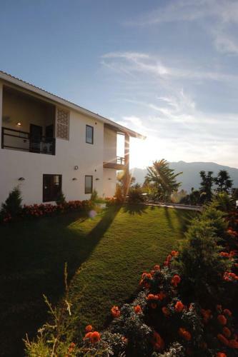 An Extravagant Luxurious Pushp Villa Overlooking The Ganges And Rishikesh Valley