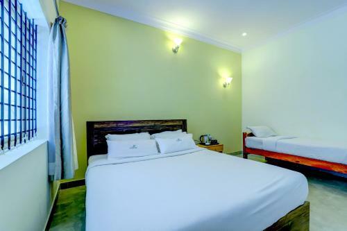 Hotel Ezzenza Royal Garden Brindavan Resort