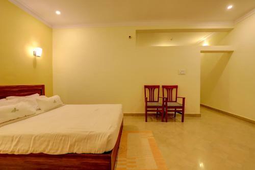 Hotel Ezzenza Royal Garden Brindavan Resort