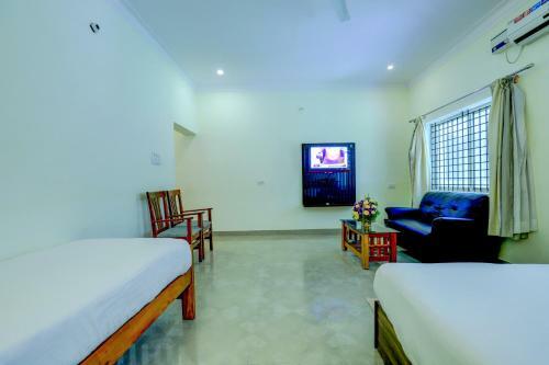 Hotel Ezzenza Royal Garden Brindavan Resort