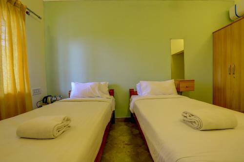 Hotel Ezzenza Royal Garden Brindavan Resort