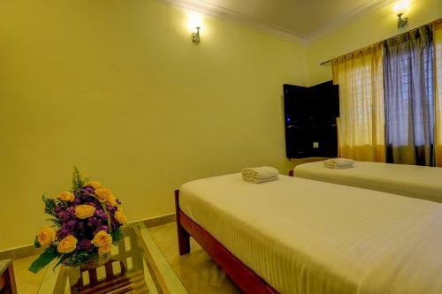 Hotel Ezzenza Royal Garden Brindavan Resort