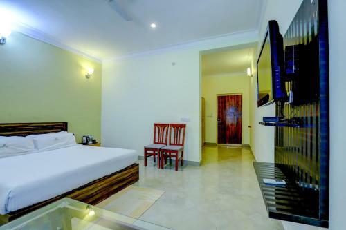 Hotel Ezzenza Royal Garden Brindavan Resort