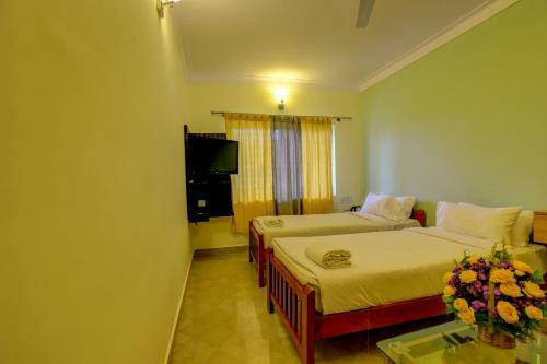 Hotel Ezzenza Royal Garden Brindavan Resort