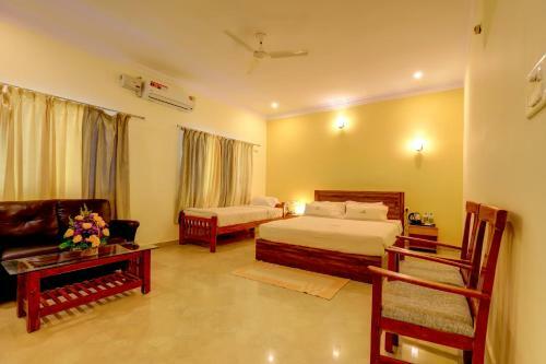 Hotel Ezzenza Royal Garden Brindavan Resort