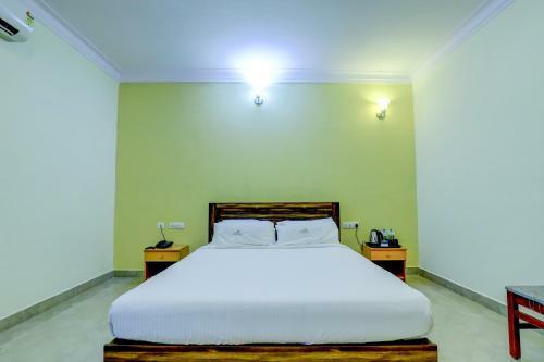 Hotel Ezzenza Royal Garden Brindavan Resort