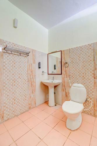 Hotel Ezzenza Royal Garden Brindavan Resort